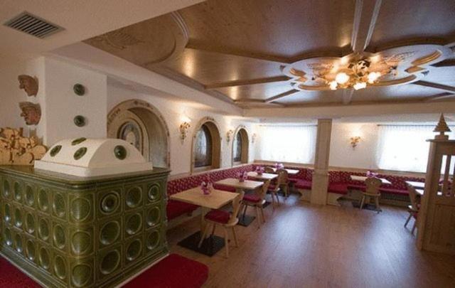 Hotel Zirmes Moena Bagian luar foto