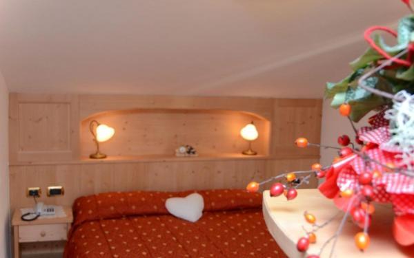 Hotel Zirmes Moena Bagian luar foto