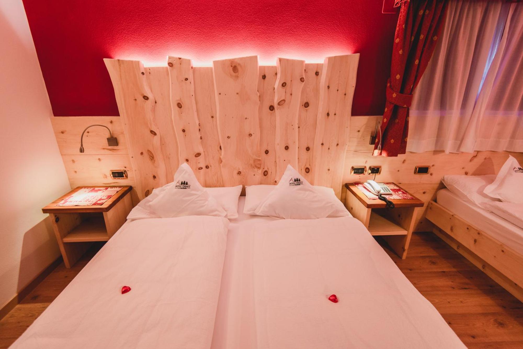 Hotel Zirmes Moena Bagian luar foto