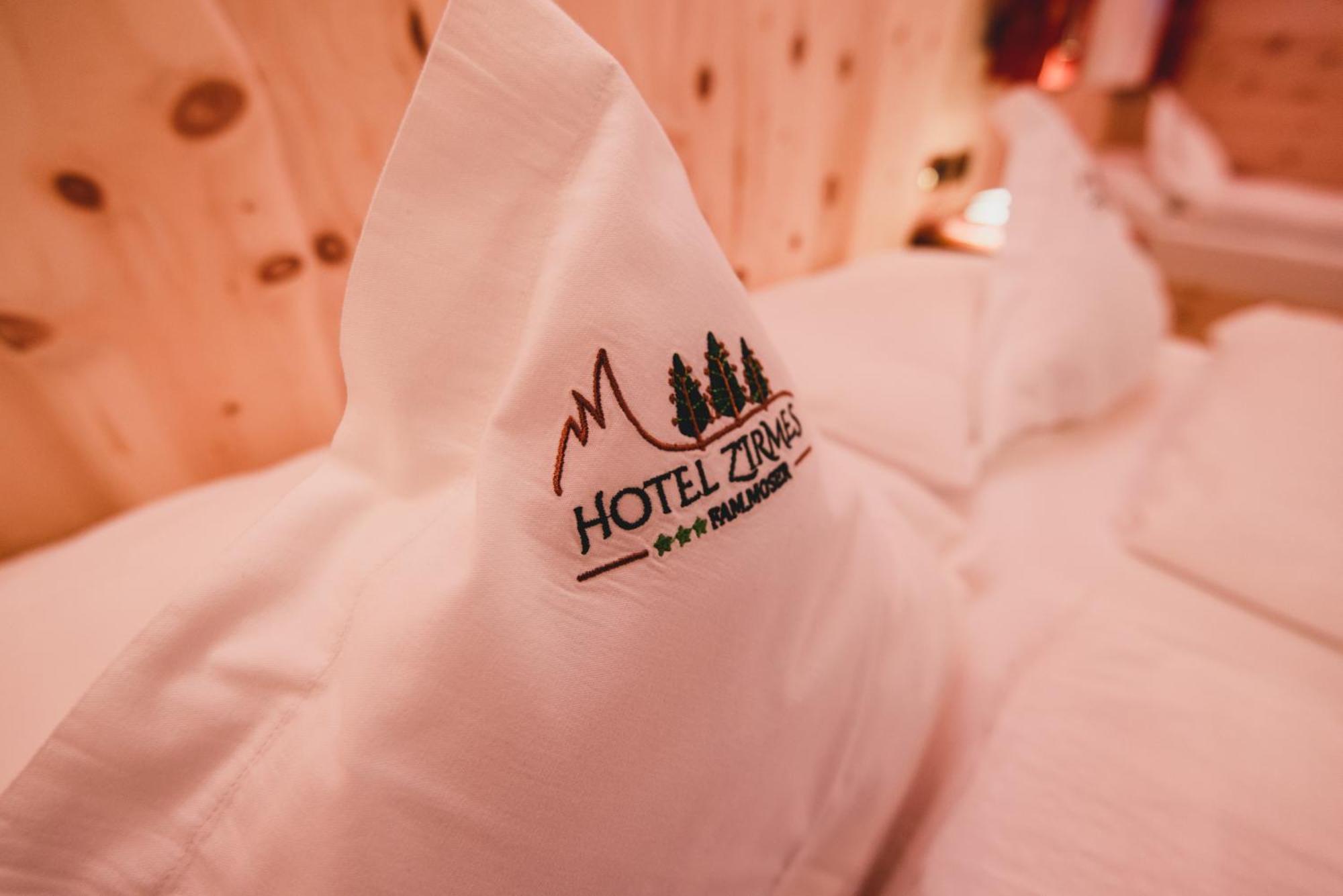Hotel Zirmes Moena Bagian luar foto