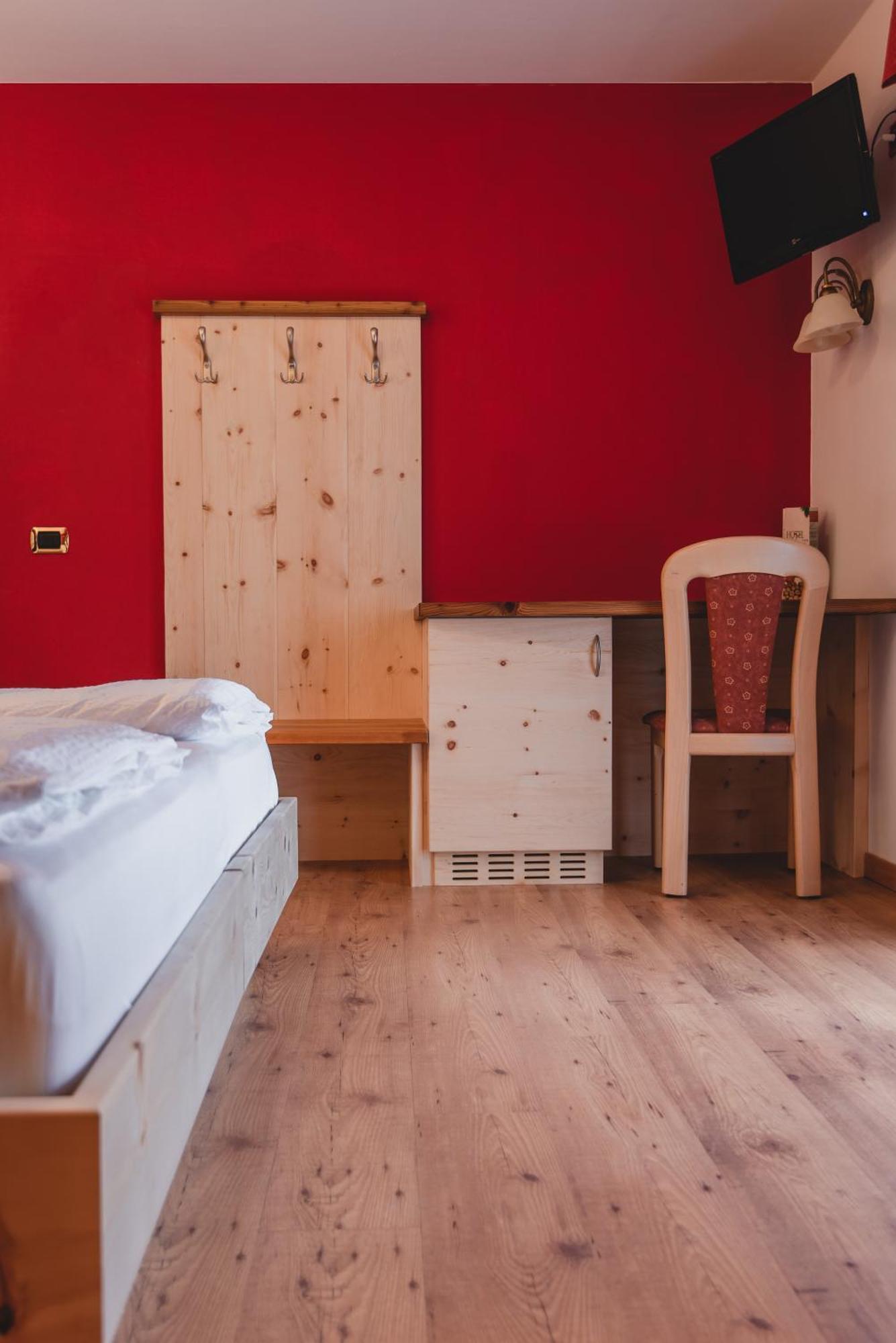 Hotel Zirmes Moena Bagian luar foto