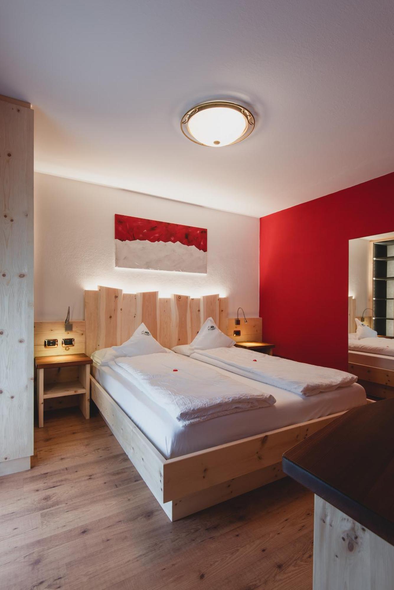 Hotel Zirmes Moena Bagian luar foto
