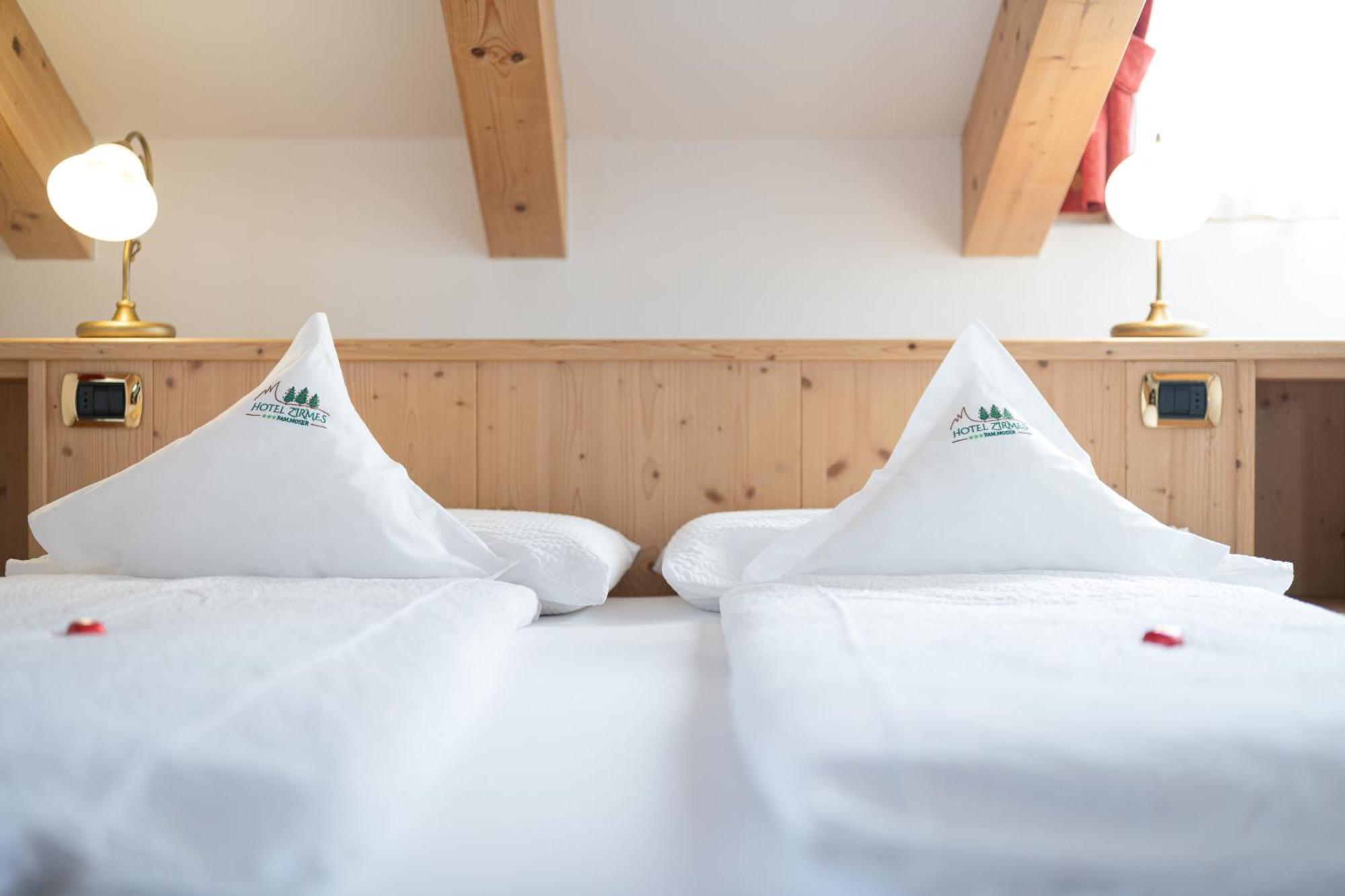 Hotel Zirmes Moena Bagian luar foto