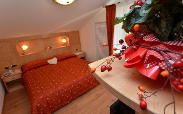 Hotel Zirmes Moena Bagian luar foto