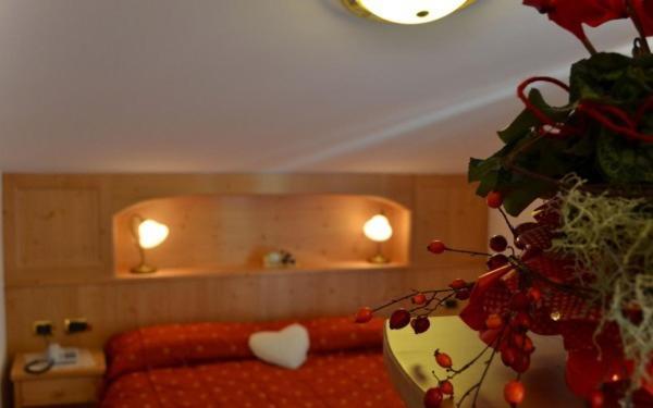 Hotel Zirmes Moena Bagian luar foto