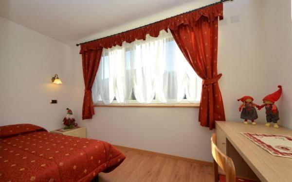 Hotel Zirmes Moena Bagian luar foto