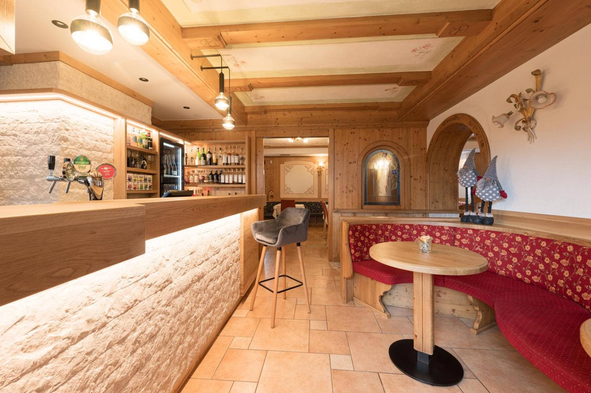 Hotel Zirmes Moena Bagian luar foto