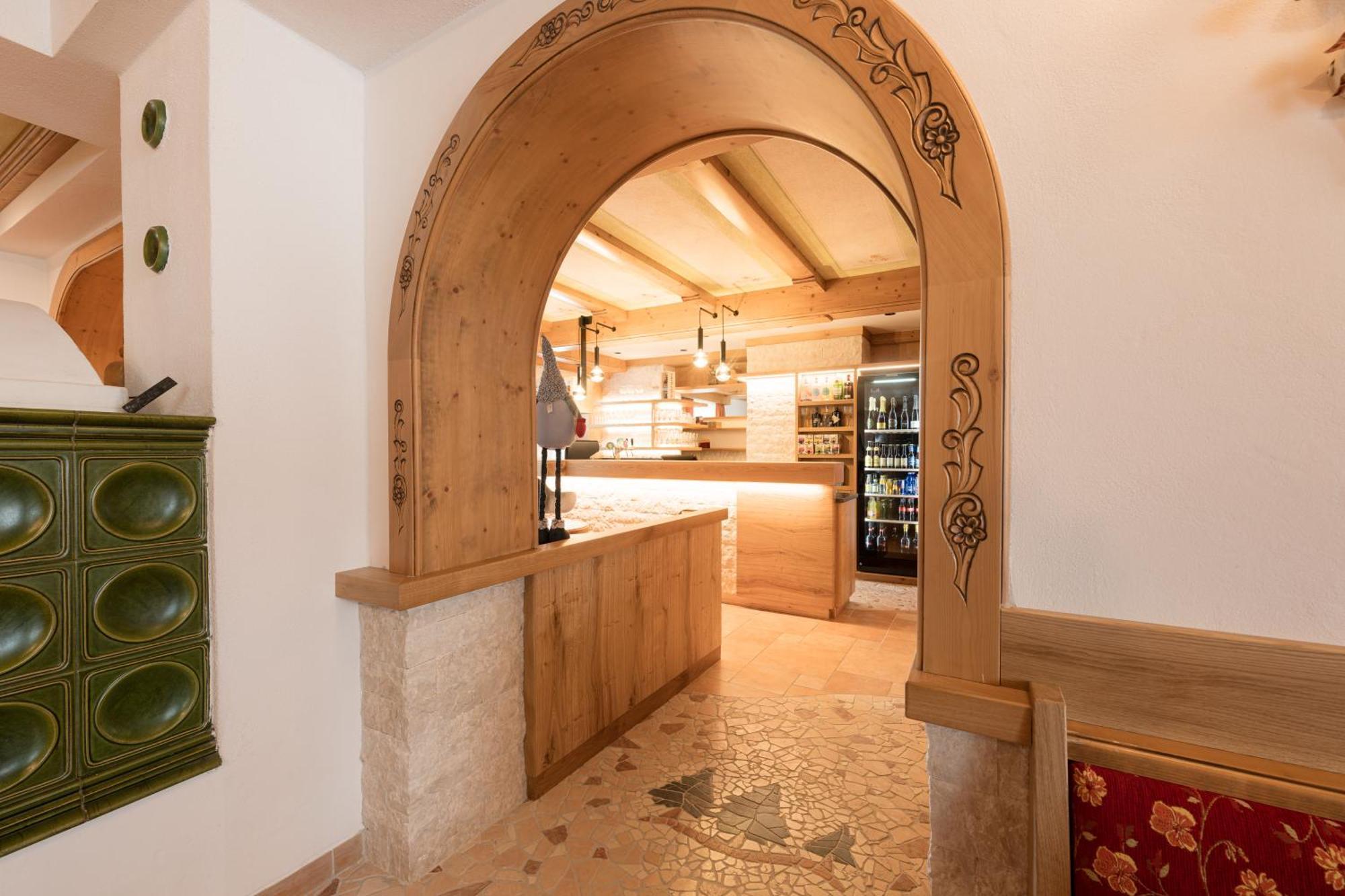 Hotel Zirmes Moena Bagian luar foto