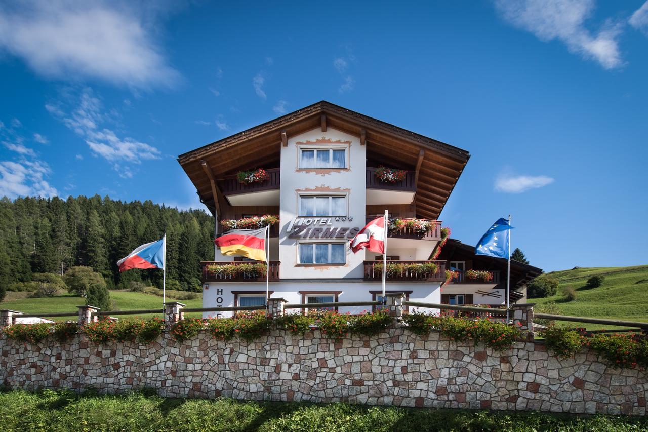 Hotel Zirmes Moena Bagian luar foto