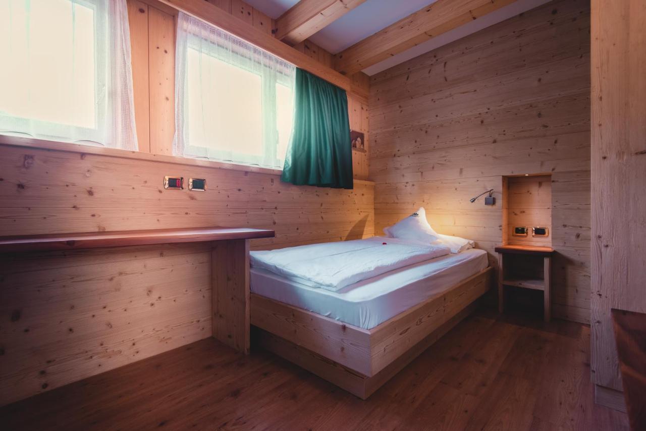 Hotel Zirmes Moena Bagian luar foto